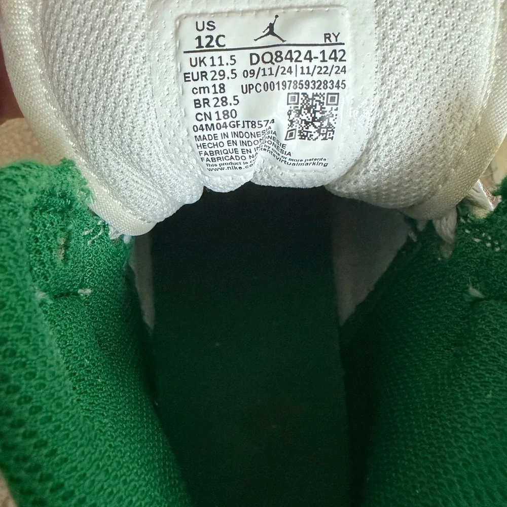 Nike Kids' Low-Top Sneakers in White and Green